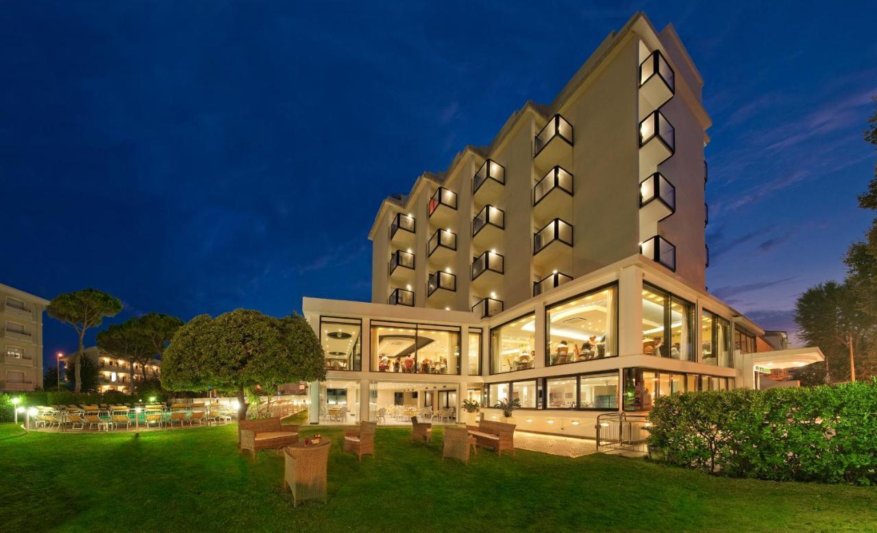 Hotel 2000 Риччоне Экстерьер фото