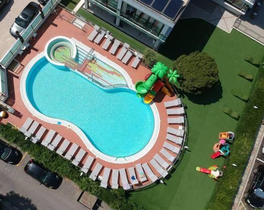 Hotel 2000 Риччоне Экстерьер фото