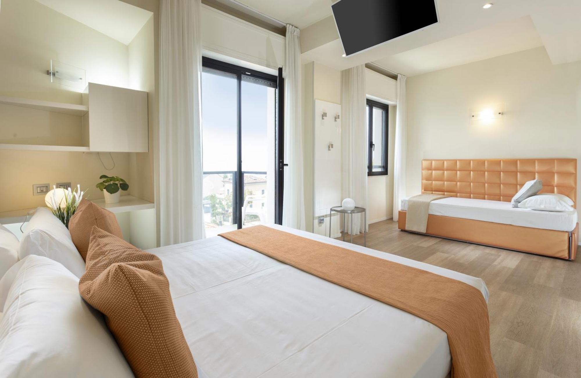 Hotel 2000 Риччоне Экстерьер фото